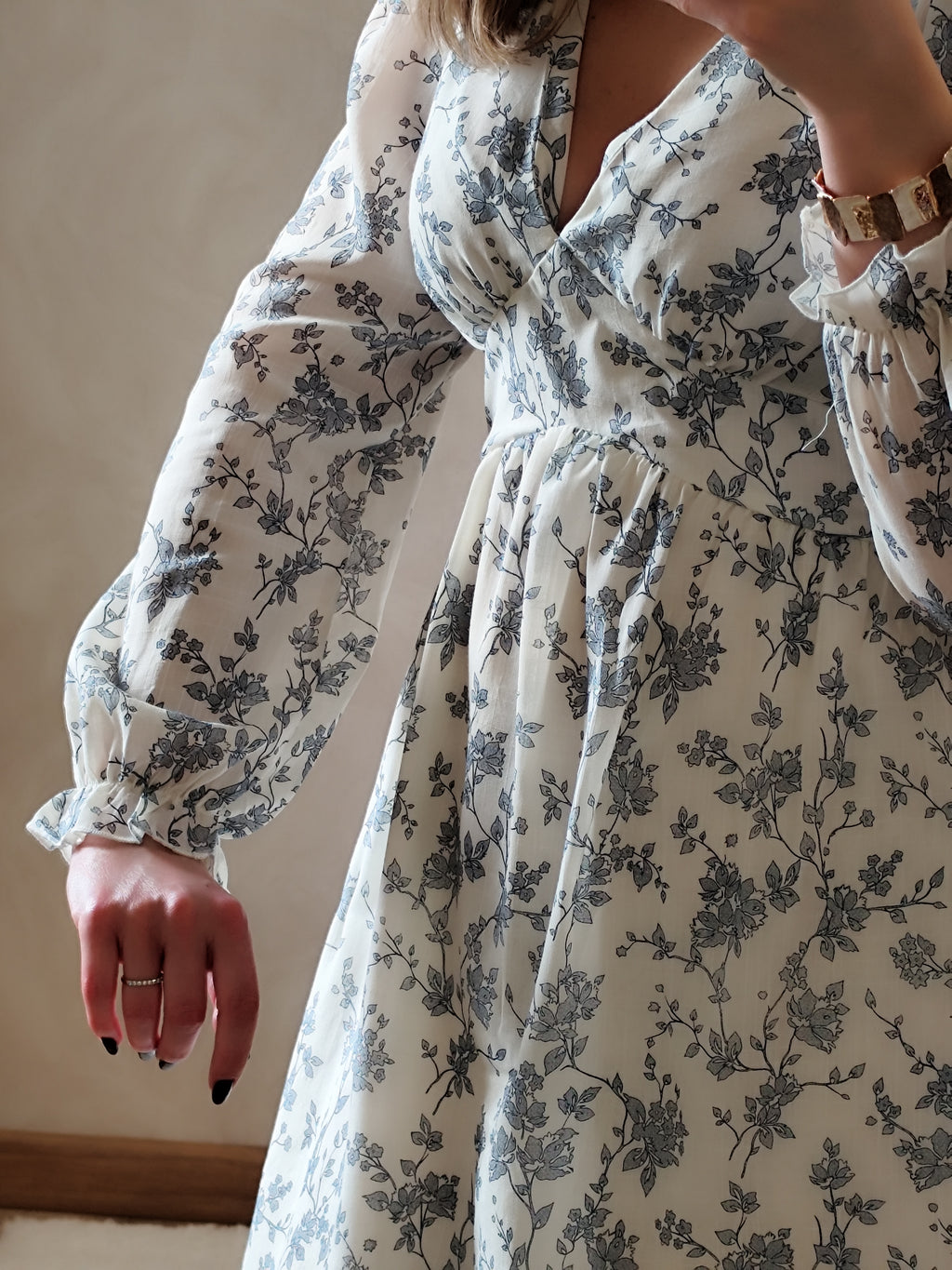 Robe beige fleurs bleues