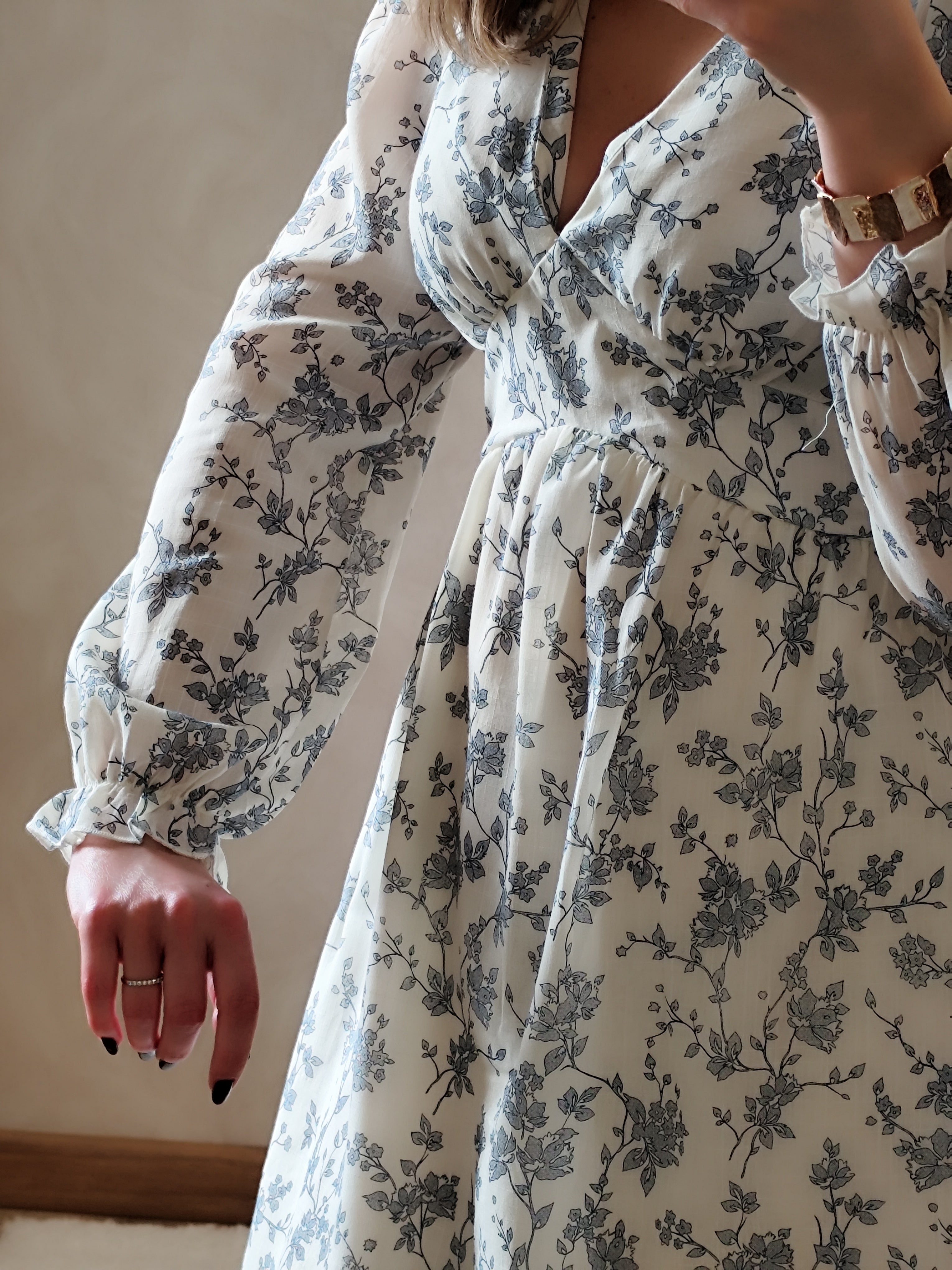 Robe beige fleurs bleues