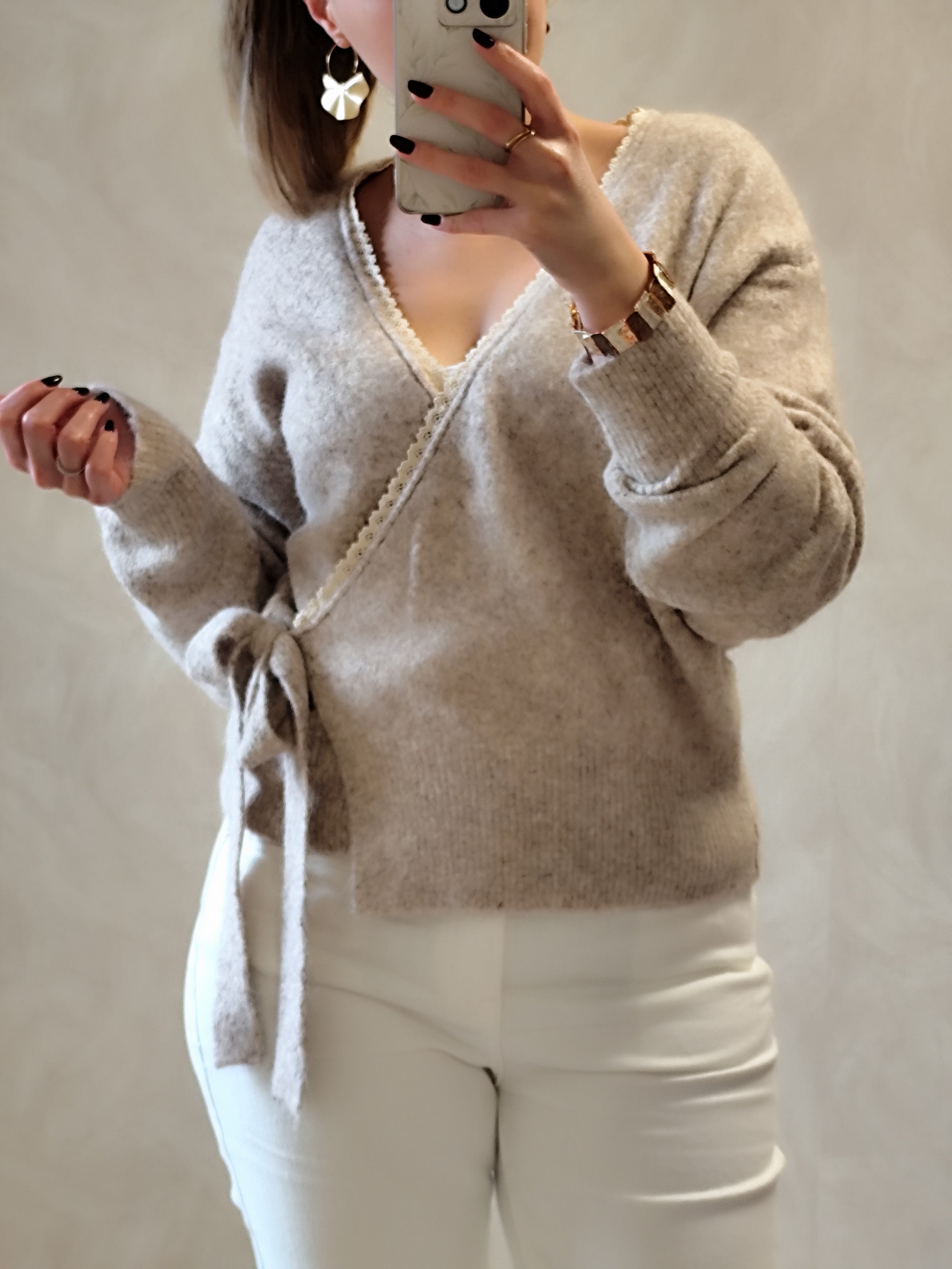 Pull / Gilet cache coeur beige
