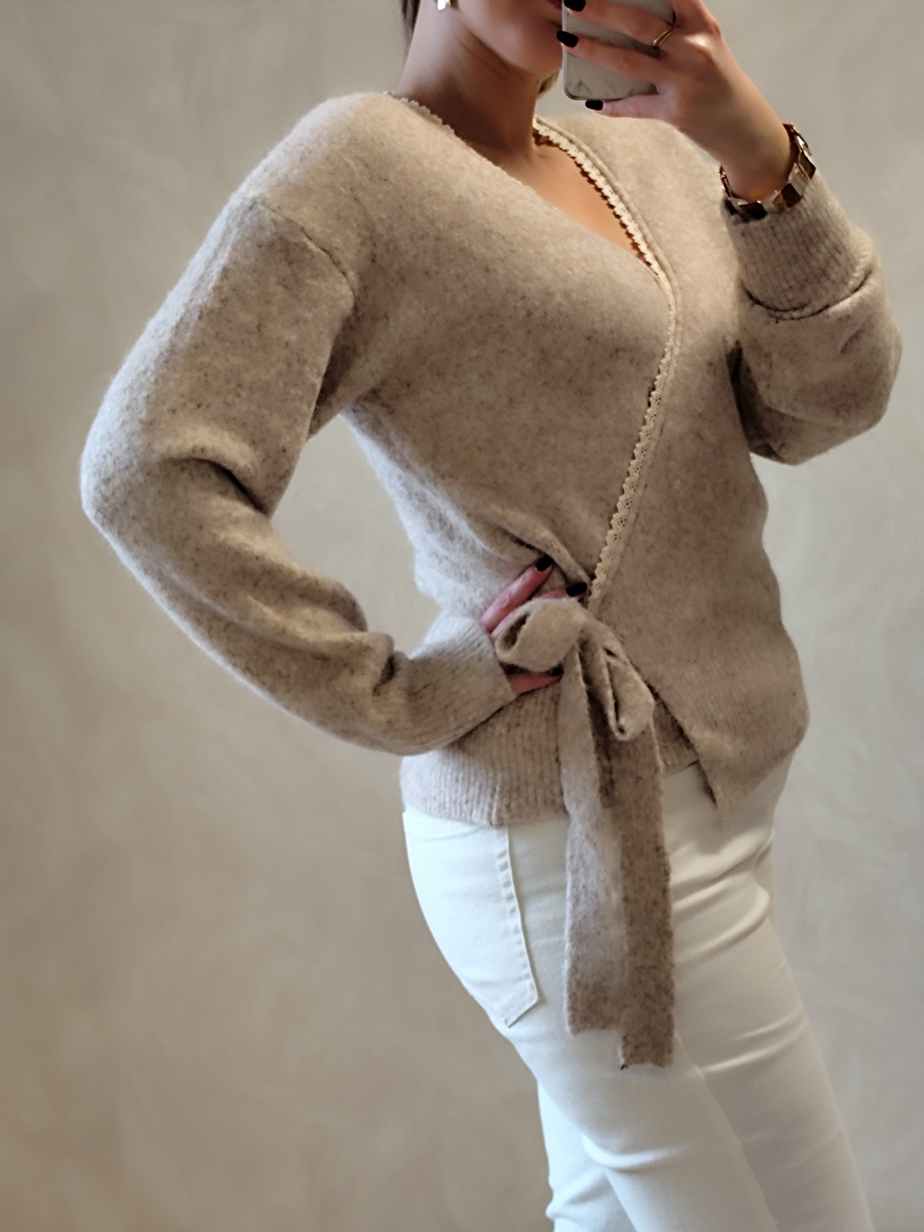 Pull / Gilet cache coeur beige