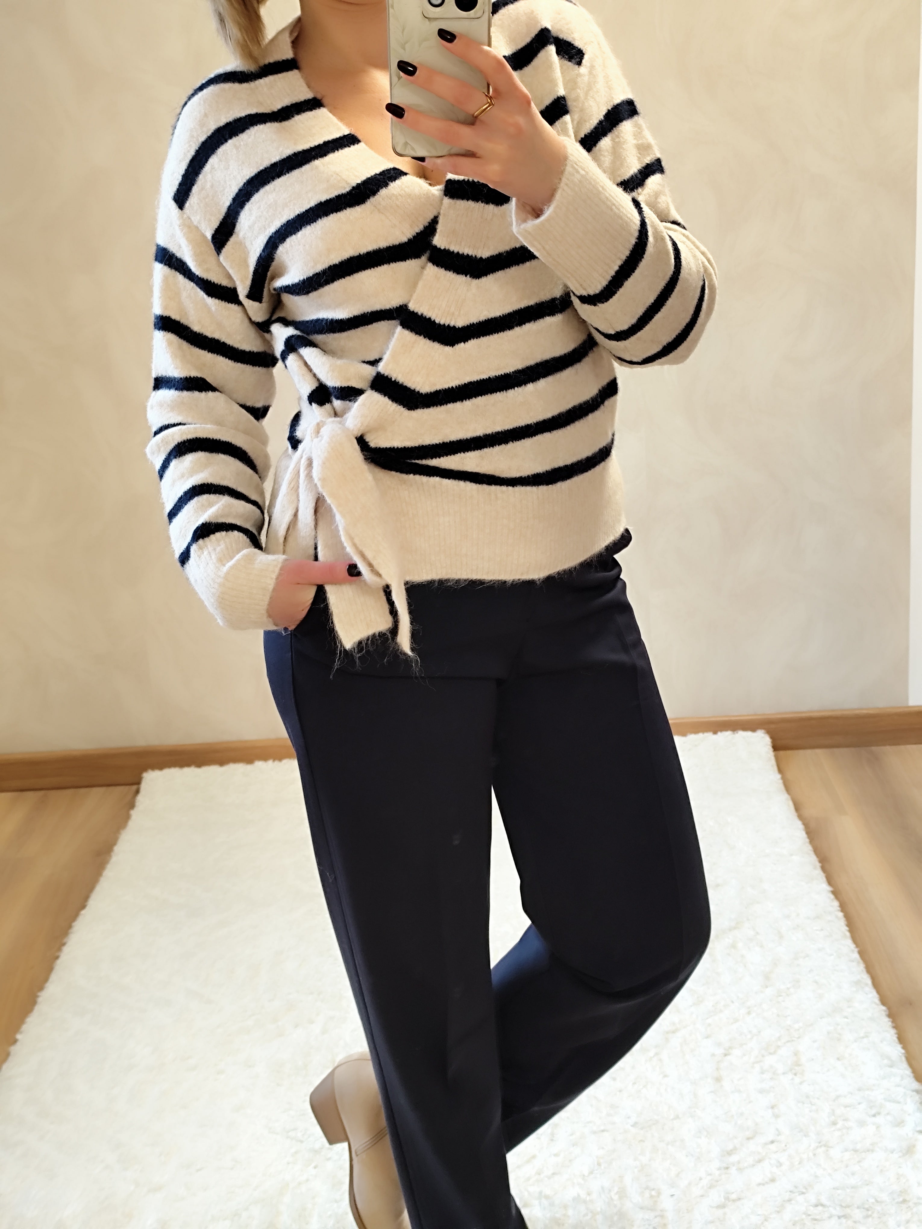 Pull cache cœur marinière