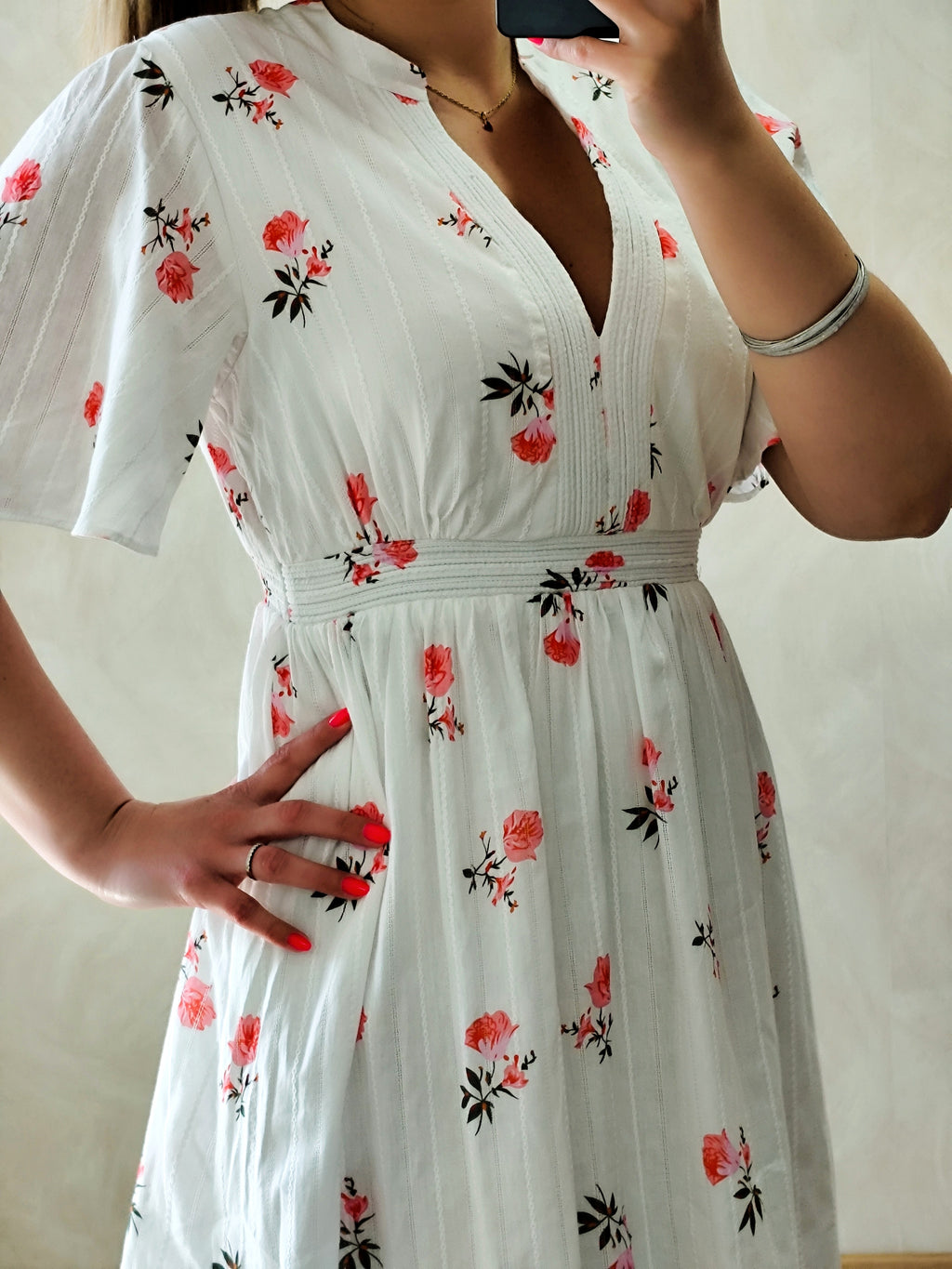 Robe blanche fleurie rose
