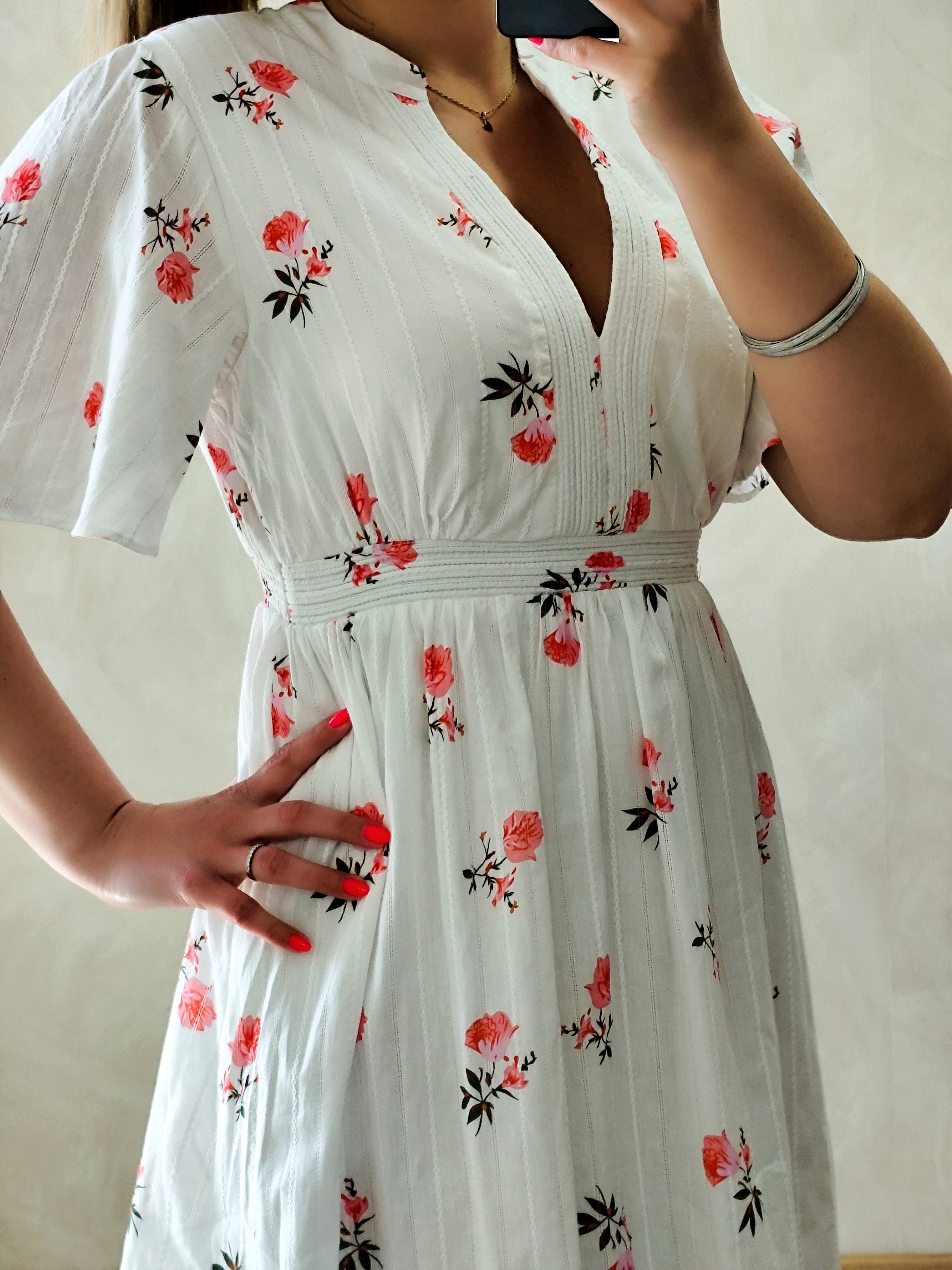 Robe blanche fleurie rose