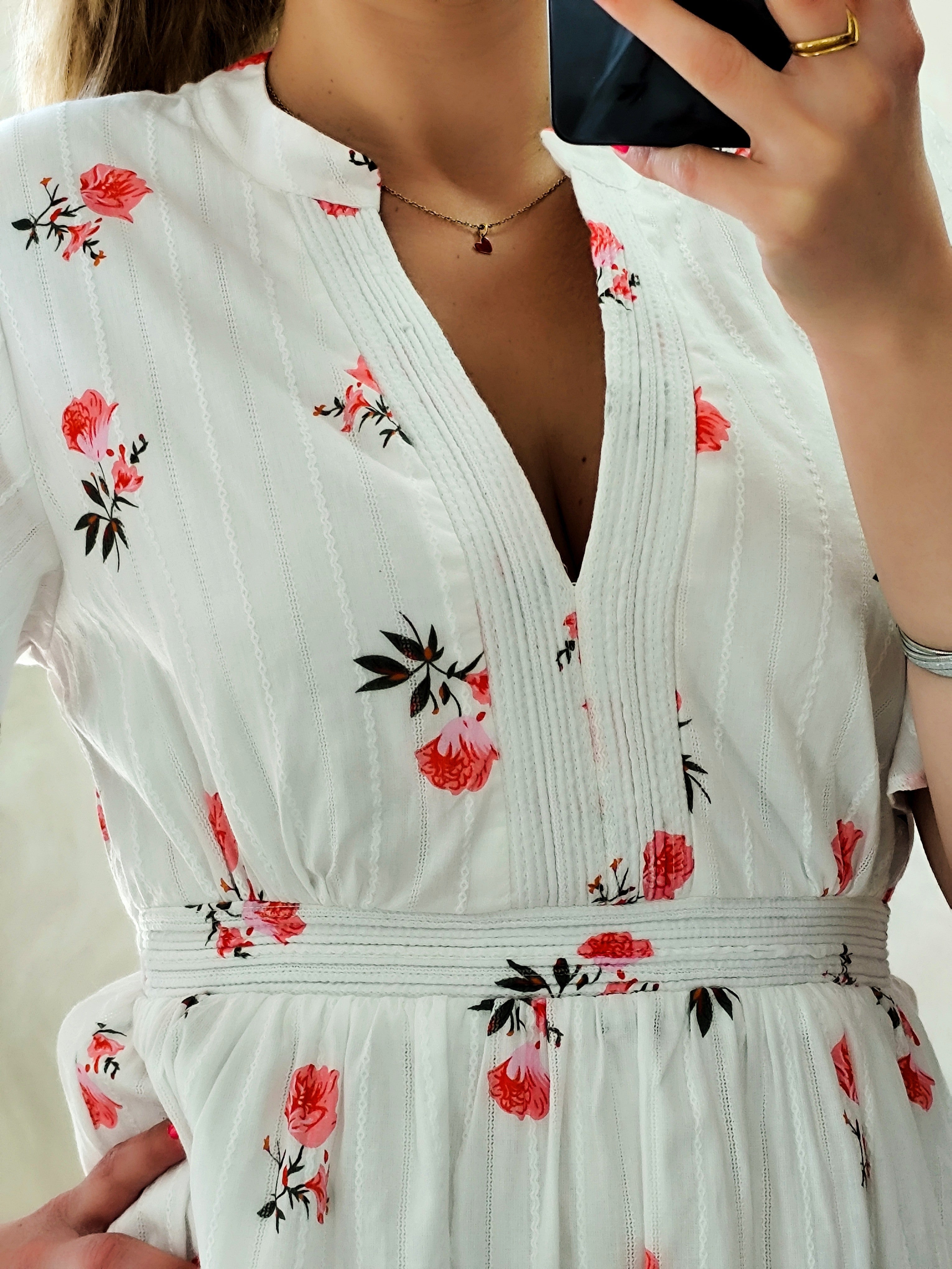 Robe blanche fleurie rose