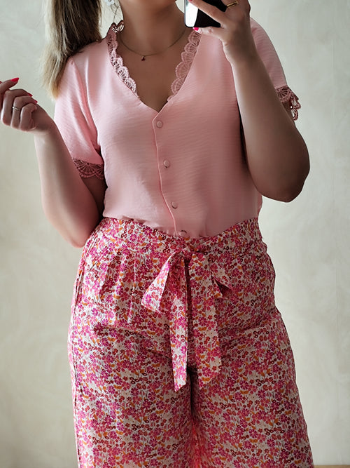 Blouse rose poudré dentelle