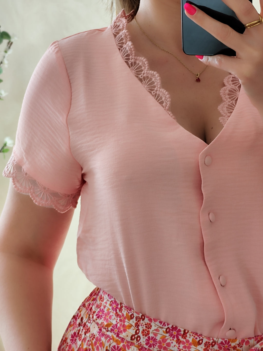 Blouse rose poudré dentelle