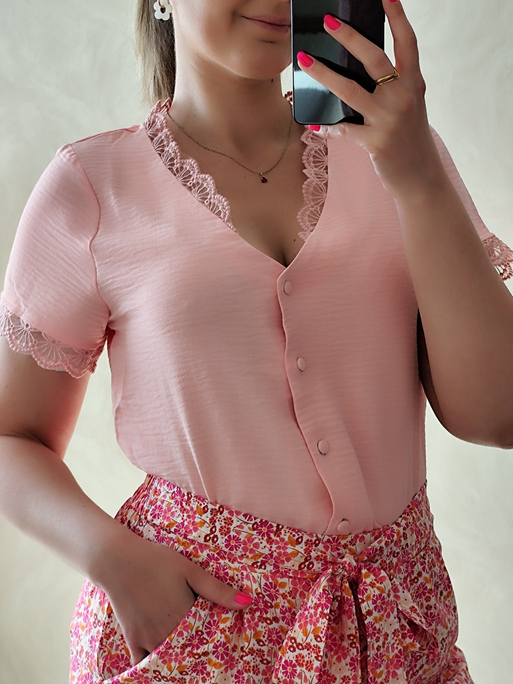Blouse rose poudré dentelle