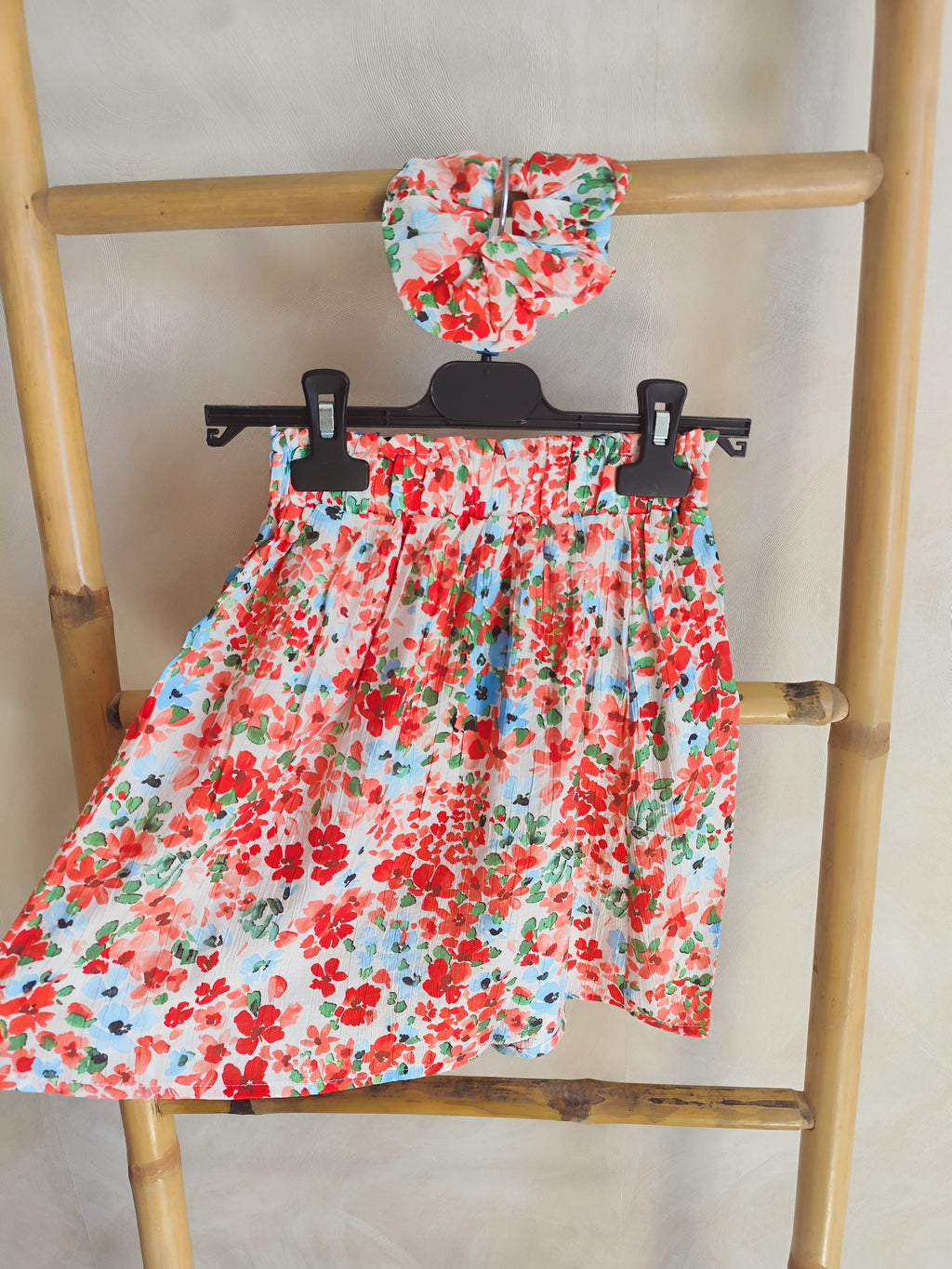 Jupe fleurie rouge + chouchou assorti enfant