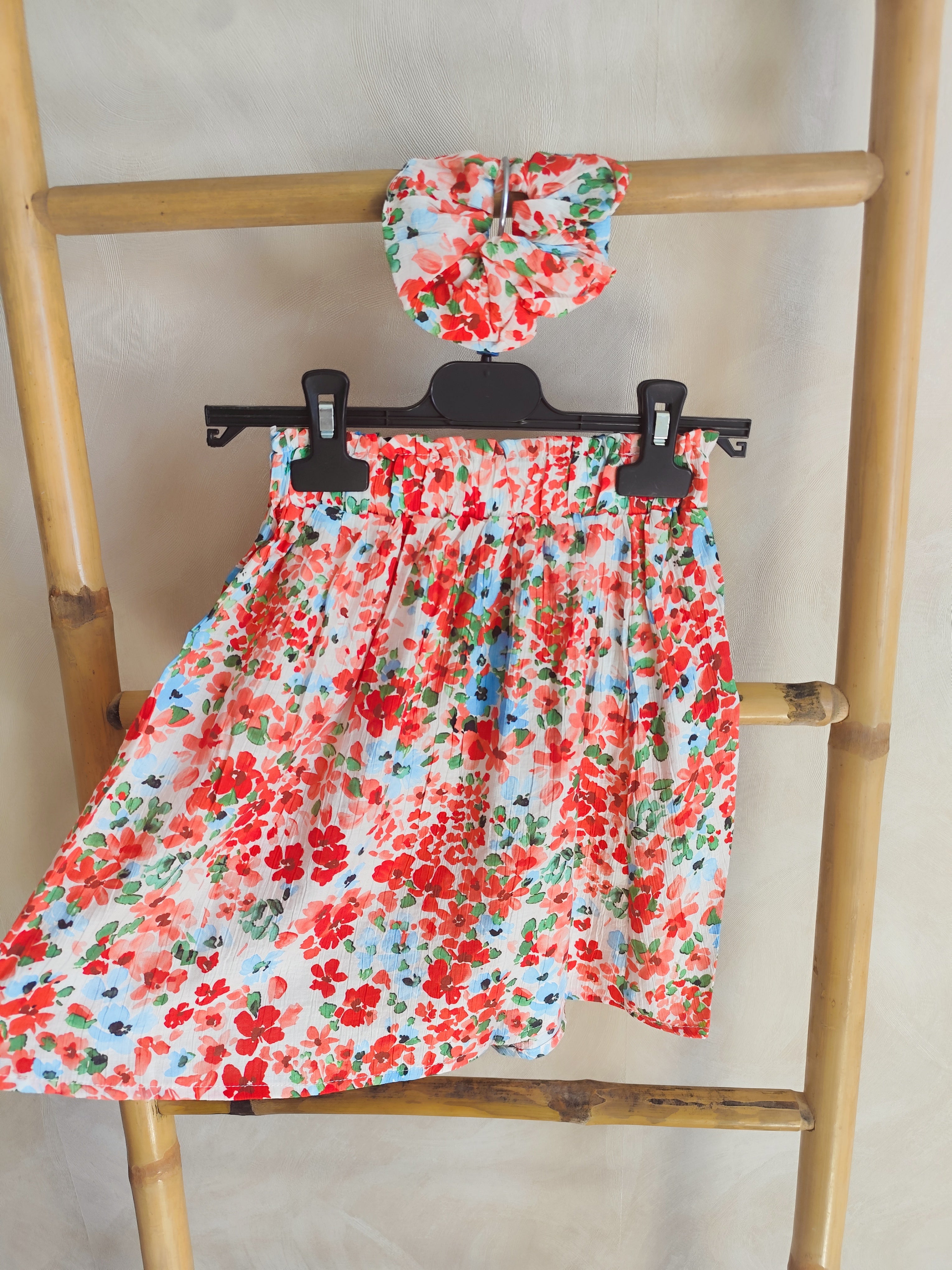 Jupe fleurie rouge + chouchou assorti enfant