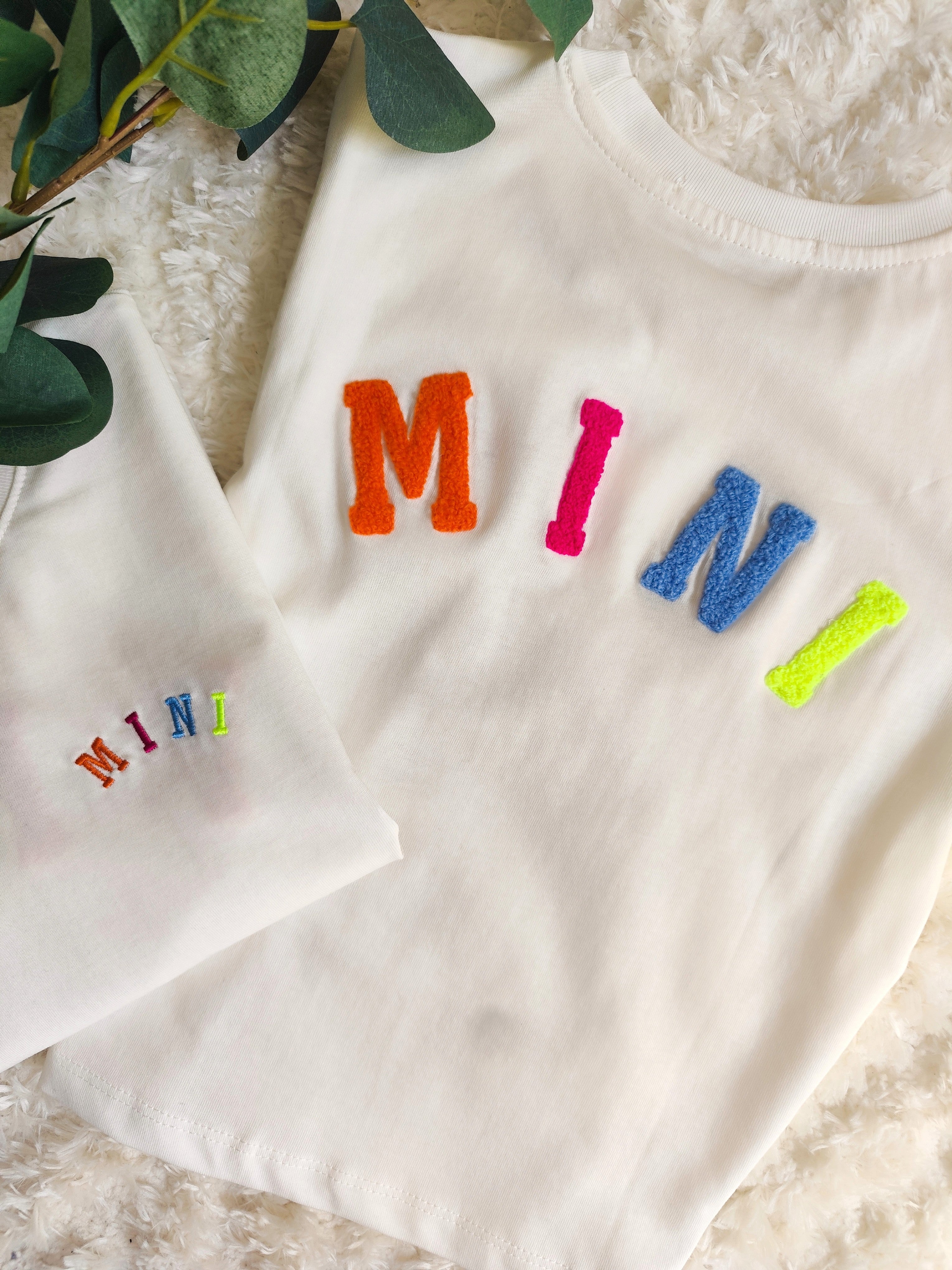 T shirt blanc "MINI" multicolore mixte enfant