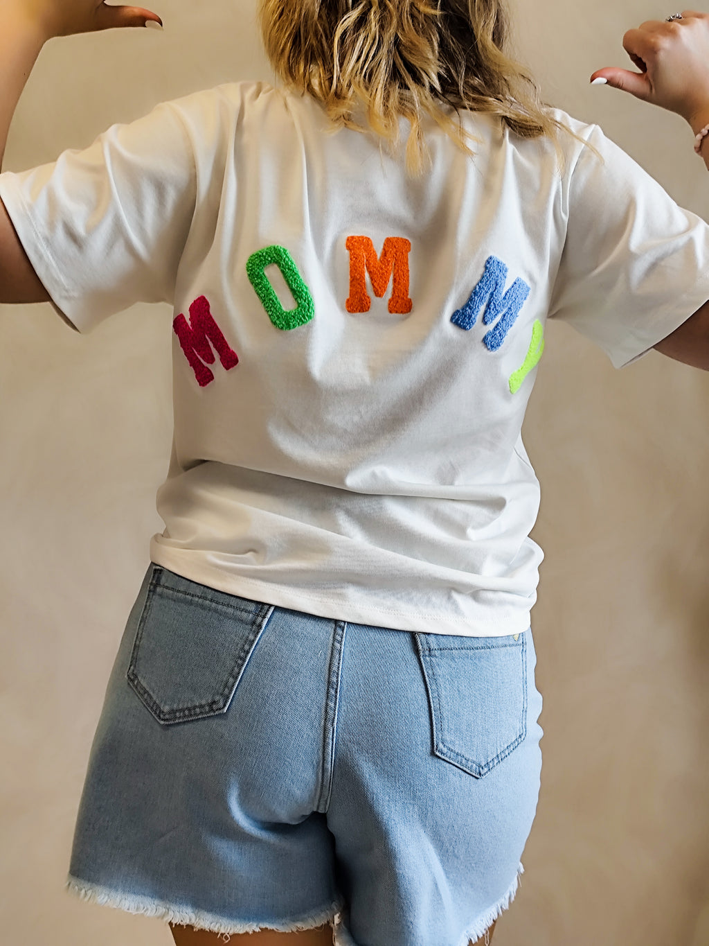 T Shirt blanc " MOMMY" multicolore