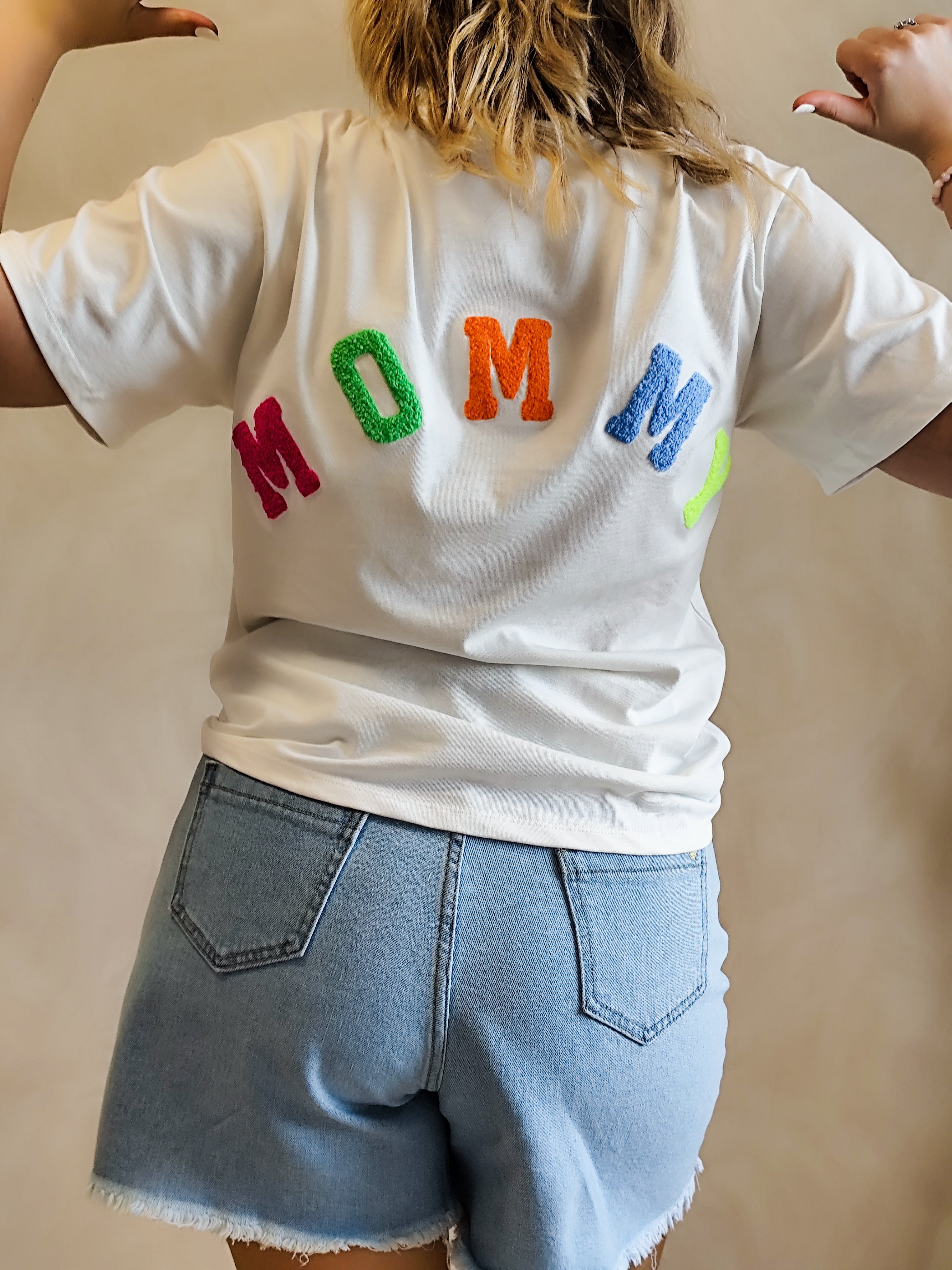 T Shirt blanc " MOMMY" multicolore