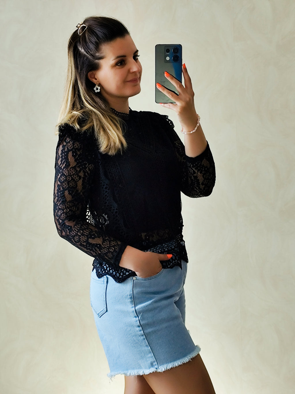 Top Camille manches longues noir en dentelle