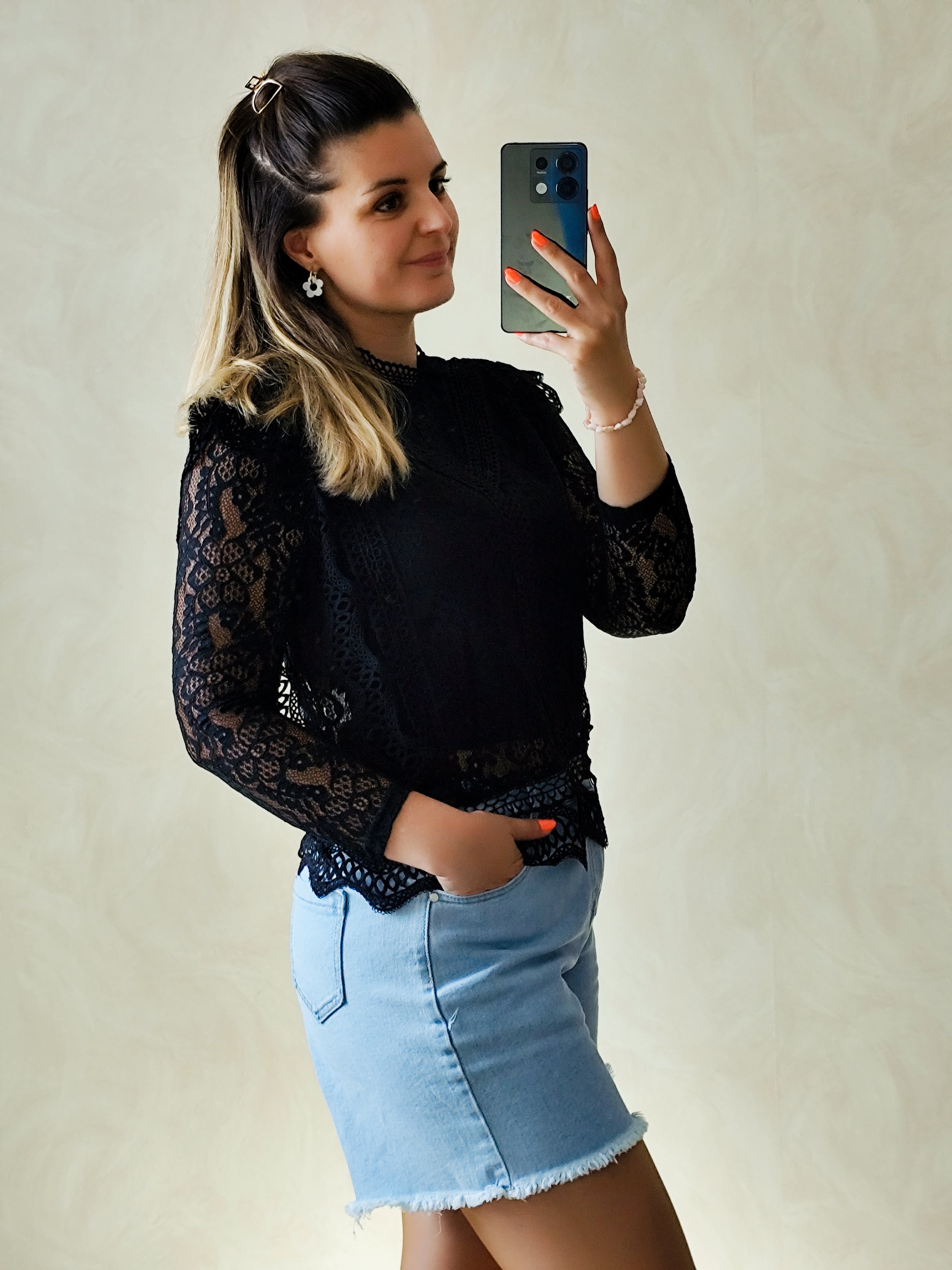 Top Camille manches longues noir en dentelle