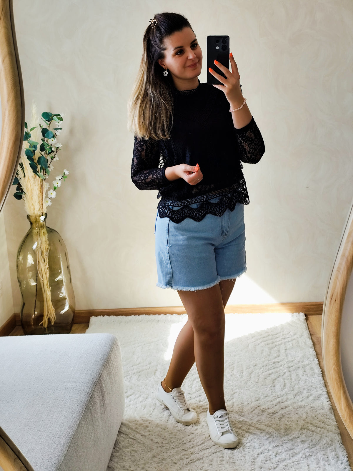 Top Camille manches longues noir en dentelle